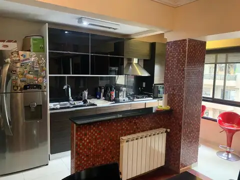 EXCELENTE DEPARTAMENTO DE 4 AMBIENTES CON COCHERA DOBLE