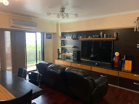 EXCELENTE DEPARTAMENTO DE 4 AMBIENTES CON COCHERA DOBLE