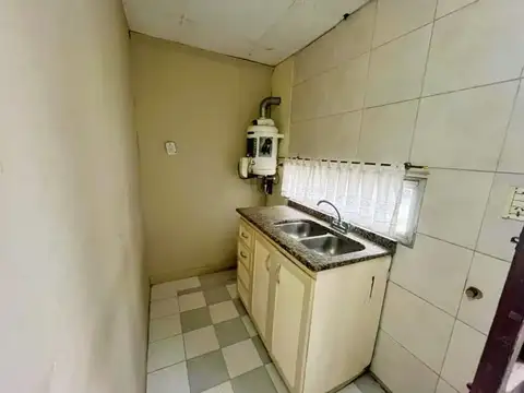 Casa 6 ambientes con 2 baños