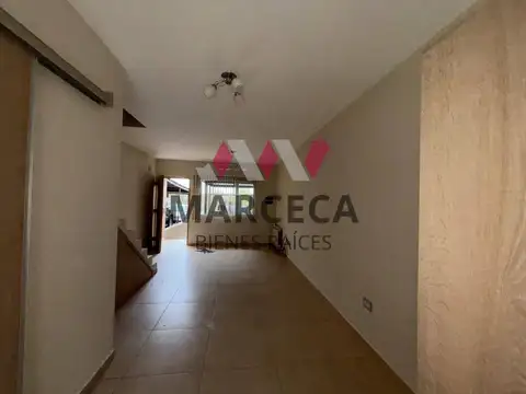 Casa en Alquiler con 1 cochera