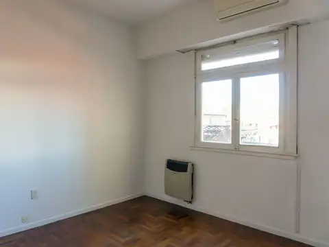 Depto Tipo Casa en Venta en Chacarita, USD 165.000