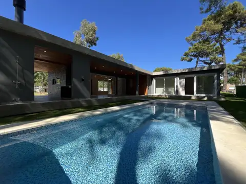 Casa 4 ambientes con 3 baños