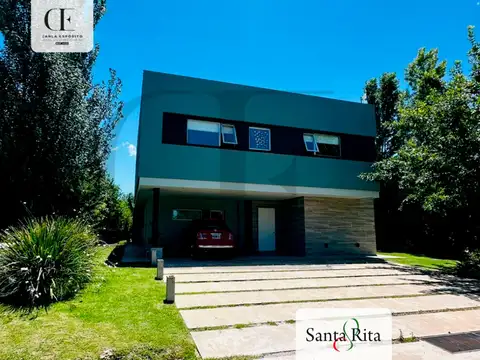 Casa en venta c/ cochera en Santa Rita