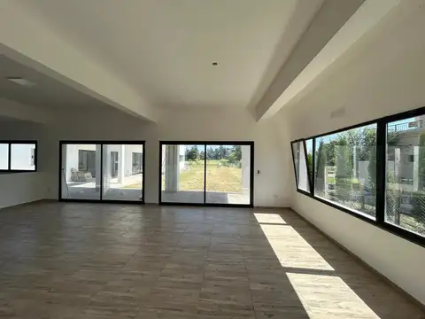 Casa 4 ambientes con 3 baños