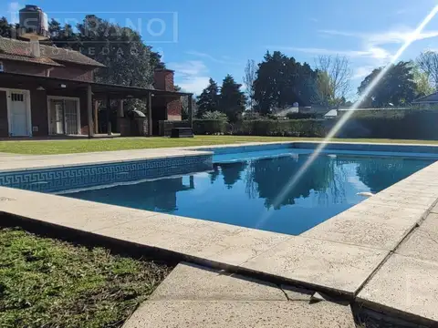 Venta Casa 5 ambientes Amplio Lote con Piscina Barrio Parque Exaltación, Exaltación de la Cruz