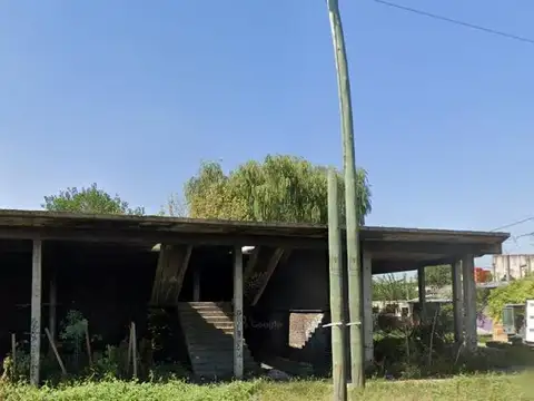 Andres Vesallo esquina Hugo Wast