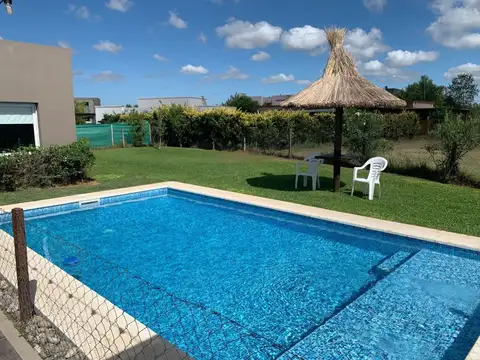 Casa en Venta en El Cantón - Barrio Golf, USD 242.000