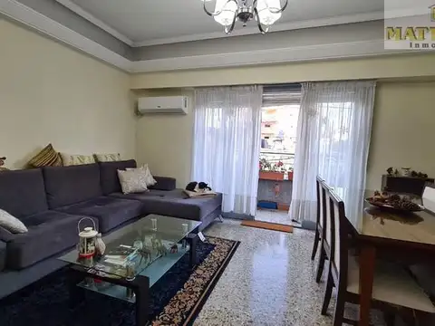 PH 4 ambientes en primer piso con 2 locales sobre esquina en Villa Ballester