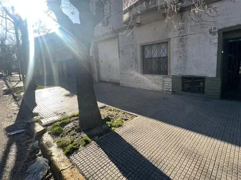 PH AL FRENTE 4 AMB. COCHERA, PATIO. APTO CREDITO