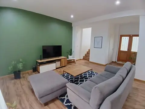 Casa 4 ambientes con 2 baños