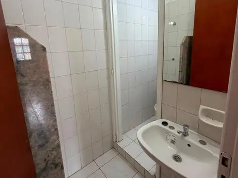 local centro 65m2. en planta sobre calle Catamarca