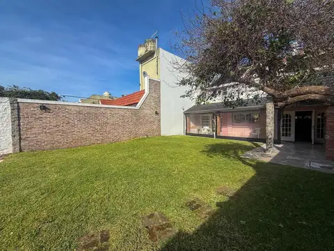 Casa 5 ambientes con 2 baños