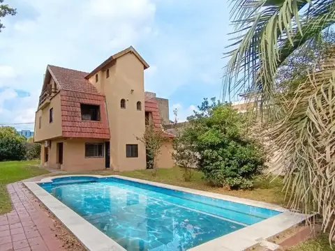 CASA EN VENTA CENTRO DE ESCOBAR INVERSOR APTA EDIFICIO - APTA CREDITO HIPOTECARIO - TOMA VEHICULO