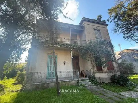 Casa 8 ambientes con 4 baños