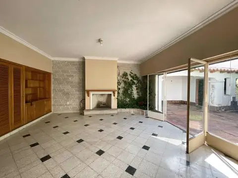 Casa 11 ambientes con 5 baños