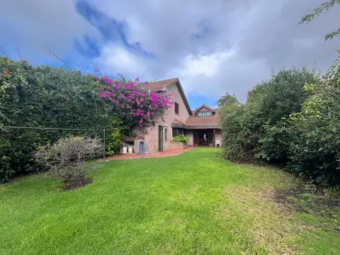 Casa en Venta con 4 cocheras