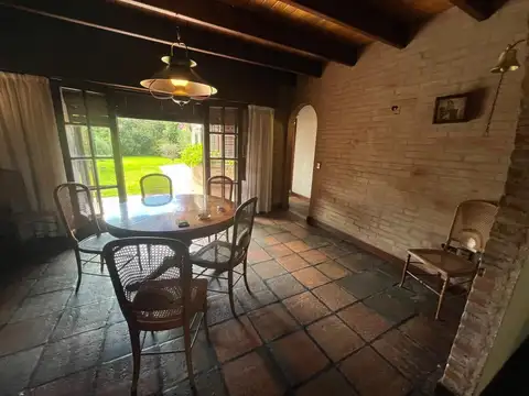CASA DE CATEGORIA EN LOS TRONCOS-GRAN PARQUE