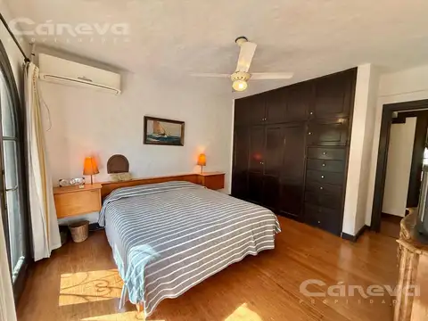 Casa en Alquiler con 3 cocheras