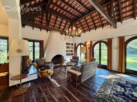 Casa en alquiler con gran jardín y pileta en la mejor zona de Martínez