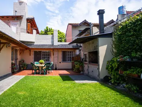 Casa 5 ambientes con 3 baños