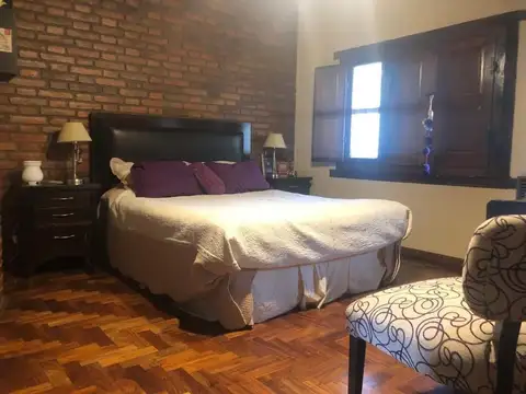Casa en Venta con 3 cocheras