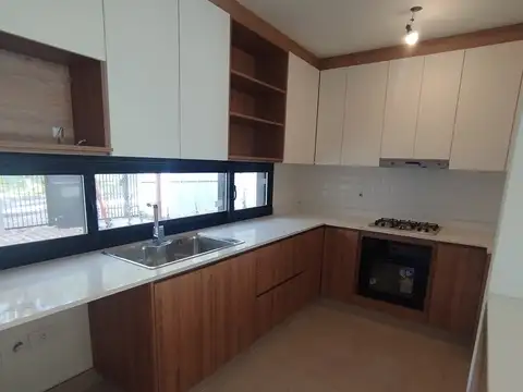 Casa 4 ambientes con 3 baños