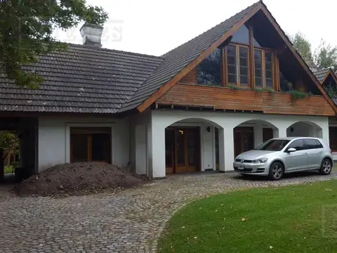 Importante casa en venta con  renta en Tortugas C.C