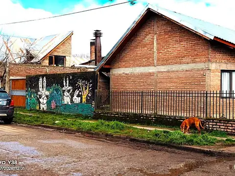 Venta casa 2 dormitorios -APTO CREDITO- B.º Las Rosas - San Martin de los Andes