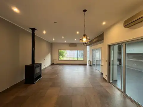 Casa 5 ambientes con 3 baños