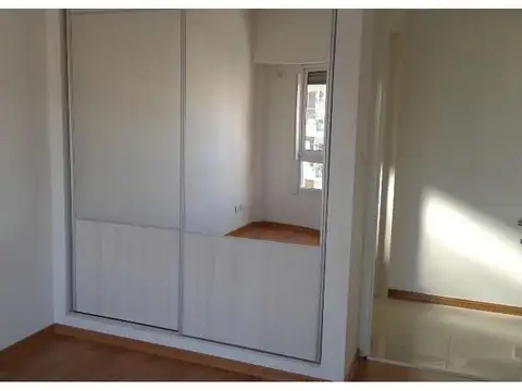 Alquiler 3 amb. al frente con cochera