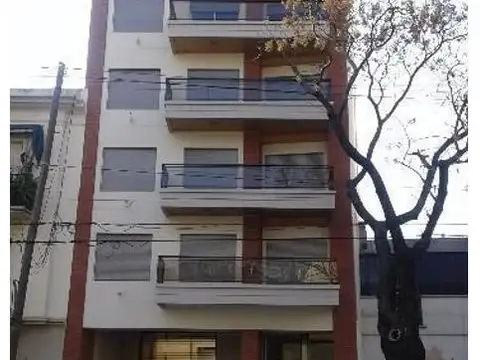 Alquiler 3 amb. al frente con cochera