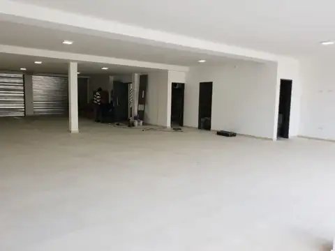 Local en Venta en Villa Luzuriaga, USD 300.000