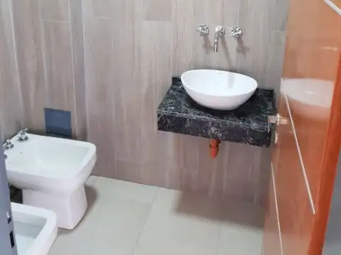 Local en Venta en Villa Luzuriaga, USD 300.000