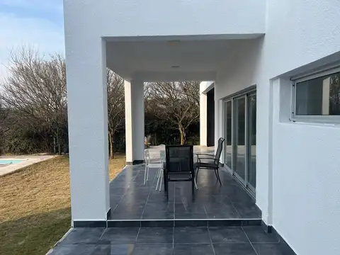 Casa en Venta con 4 cocheras