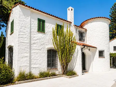 Venta y Alquiler Casa 11 ambientes Centro de San Isidro lote de 1.000 mts jardín pileta quincho