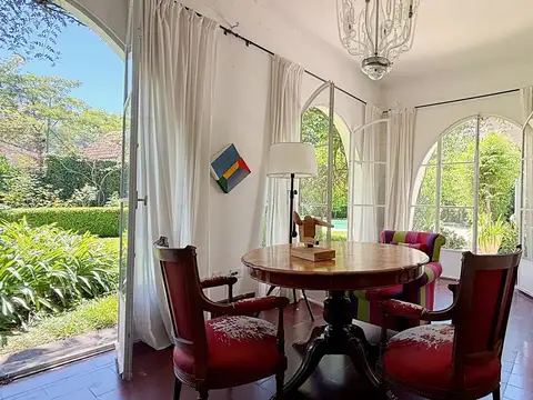 Casa 11 ambientes con 5 baños