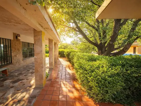 VENTA-Casa a reaccionar un dormitorio, pileta, gran terreno arbolado  - Funes