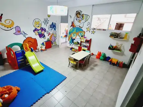 Casa en venta/ alquiler 5 dormitorios y amplio salón de juegos, IDEAL USO COMERCIAL 