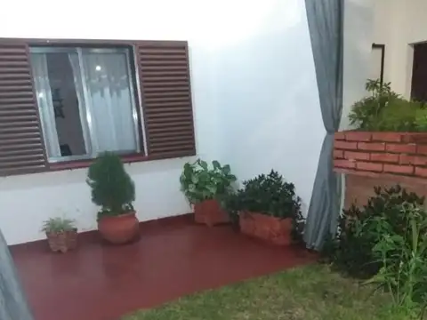 Casa en Alquiler con 1 cochera
