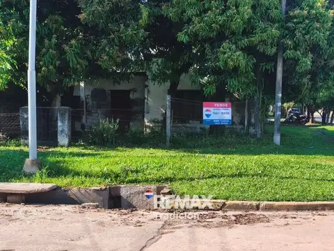 VENTA DE TERRENO EN ESQUINA CON CONSTRUCCION