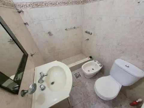 Depto Tipo Casa en Alquiler en Tolosa, $ 600.000