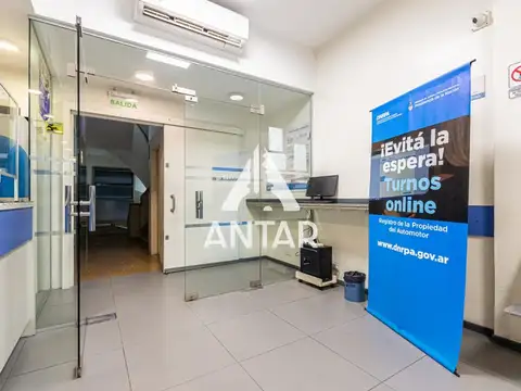 Oficina 6 ambientes con 3 baños