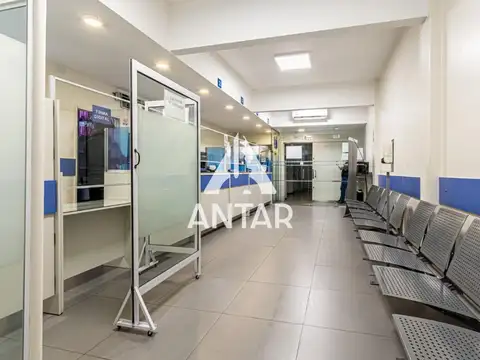 Oficina 6 ambientes con 4 baños