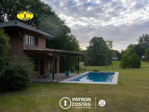 Casa en Venta con 2 cocheras