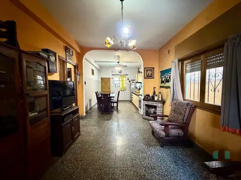 CASA 3 AMBIENTES EN VENTA EN LUIS GUILLÓN CON JARDIN Y PILETA