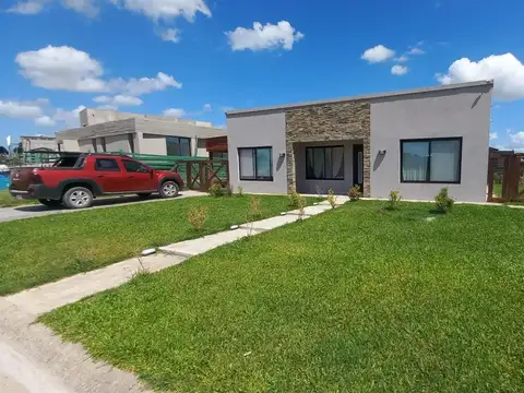 Casa 4 ambientes en venta en Barrio Privado San Sebastián