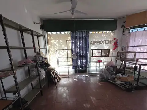 Local en Alquiler en Parque Chacabuco, $ 500.000