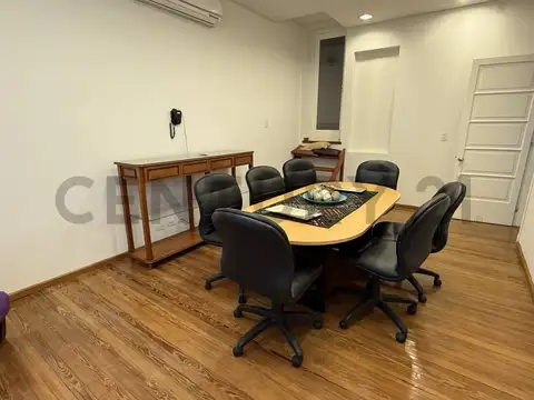 Oficina 10 ambientes con 2 baños