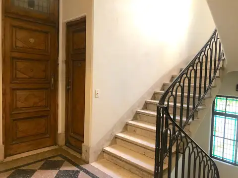 Almagro: Oficina/Consultorio/Showroom Comercial.-