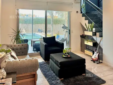 Casa en Venta con 3 cocheras